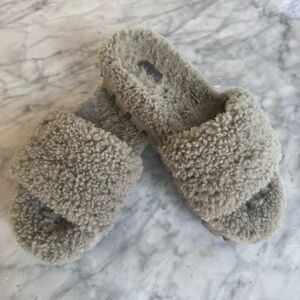 Ugg furry Slides